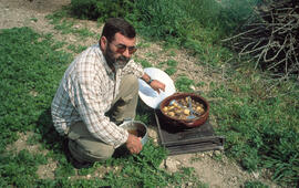 Jaume Guasp "Xico" cuinant