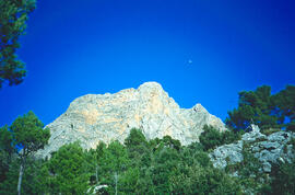 La lluna a la serra de Tramuntana